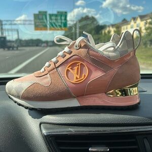 New Women’s Louis Vuitton LV shoes size 8 Checkered